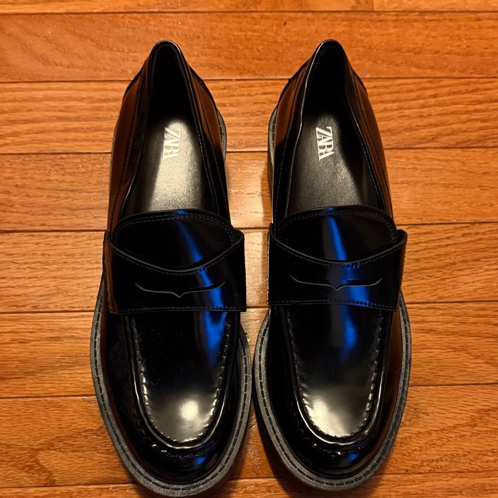 Zara Treaded Lug Sole Chunky Platform Loafers Glossy Slip-Ons
